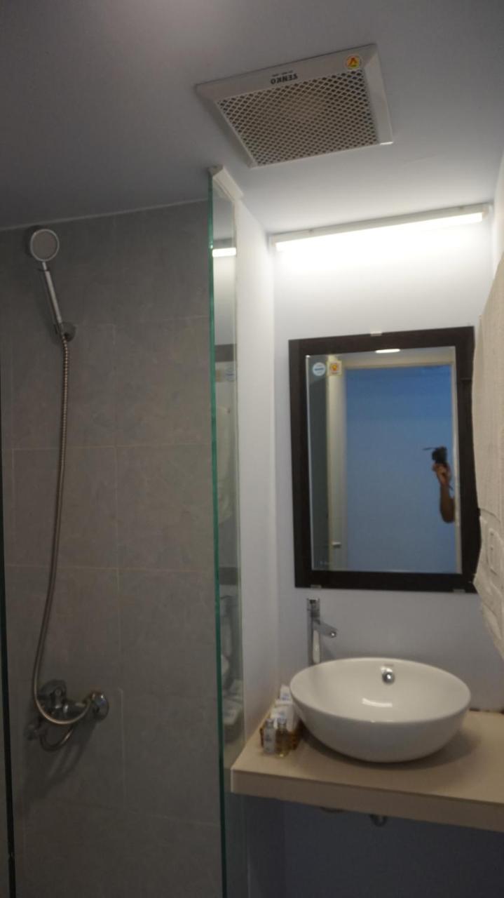 Emis Hotel Фу Куок Екстериор снимка